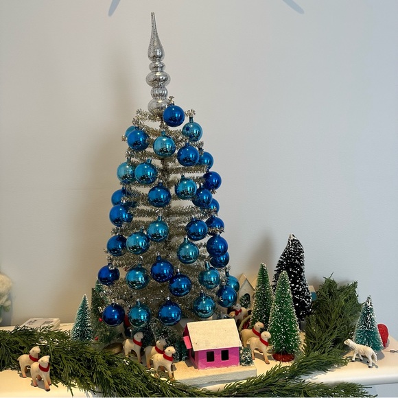 Vintage Christmas Glass Ornaments 3 Boxes of 12 vintage Santa’s Land Blue Orna… - Picture 12 of 16